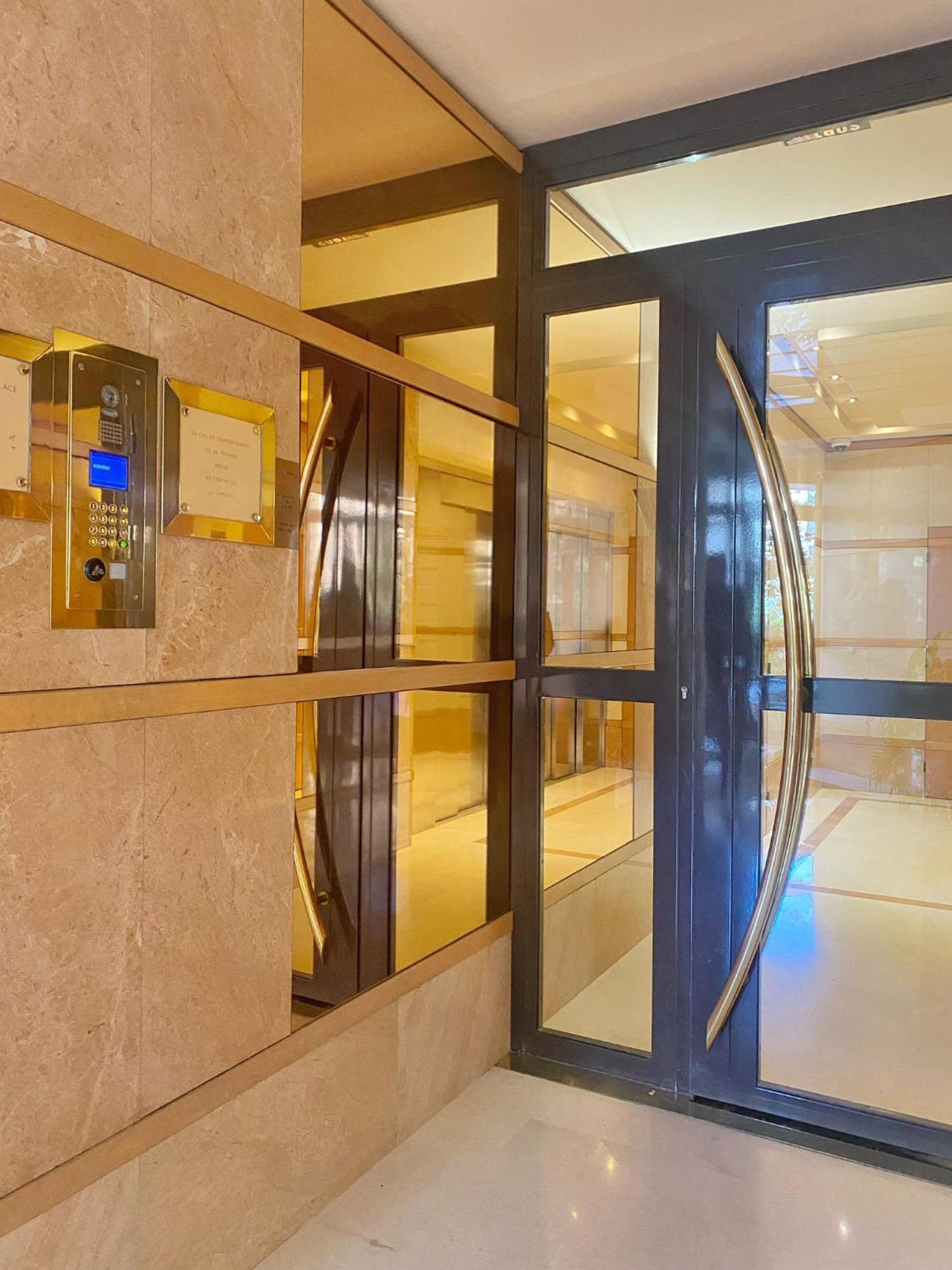 Superbe Appartement Terrasse Левалуа-Пере Экстерьер фото